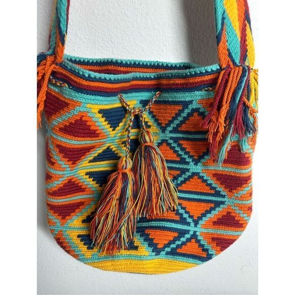 A 100% handmade Authentic Mochila Wayuu Indigenous Colombian Bag - Picture 2 of 14